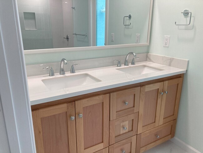 Master Bath vanity - 208 Mayan Ter
