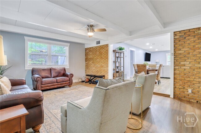 Building Photo - 607 Dyches Dr