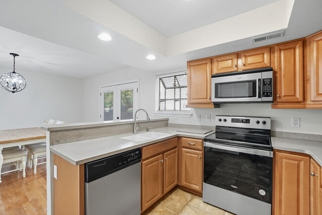 Building Photo - 9221 N Vicksburg Park Ct