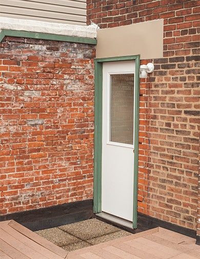 Building Photo - Southside Flats 4 Bedroom! Rooftop Deck! Central AC! Laundry Included!