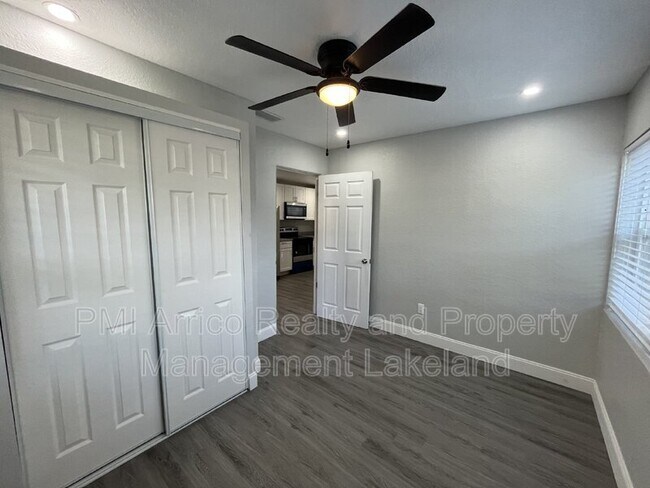 Building Photo - 1717 Bush Ave