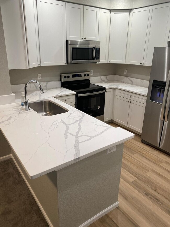 Building Photo - Gorgeous, Updated 3 bedroom, 2.5 bath, 2 car garage!