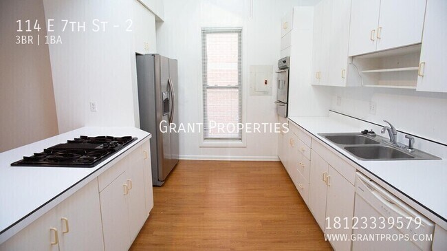 Building Photo - 114 E 7th St