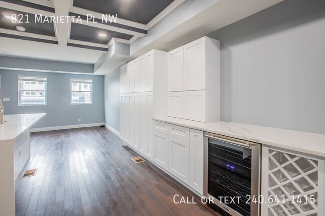 Building Photo - 821 Marietta Pl NW