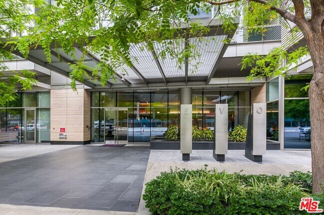 Building Photo - 1155 S Grand Ave