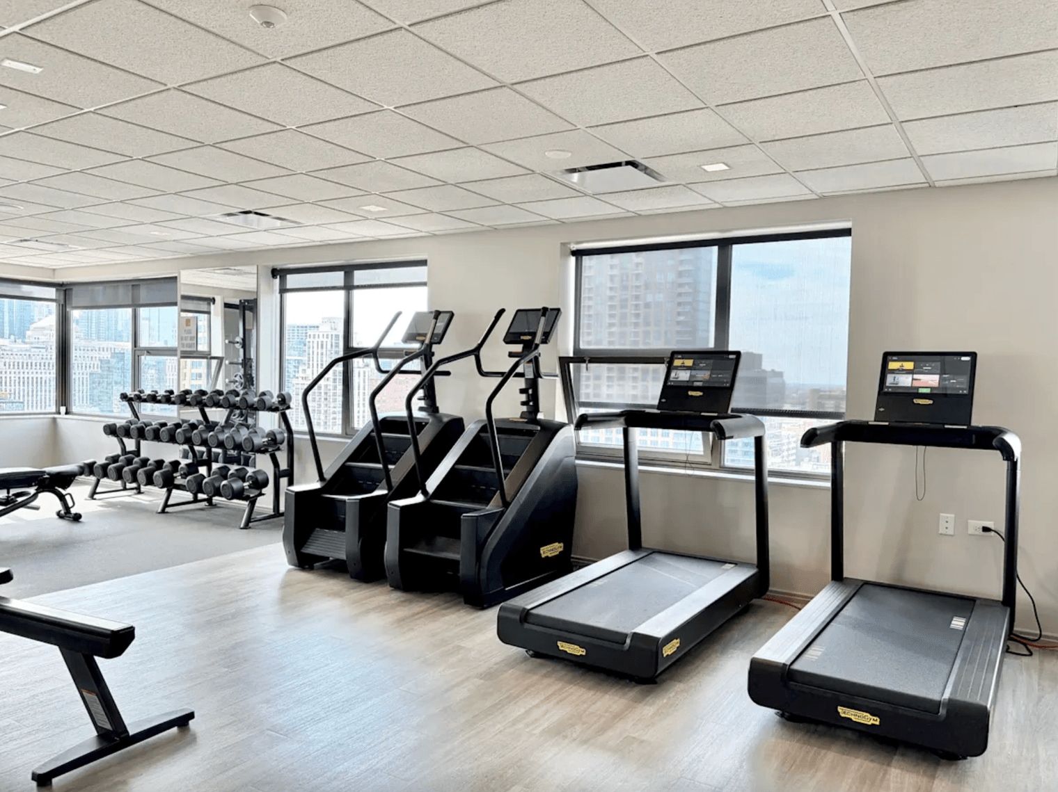 Building Photo - 77 W Huron St