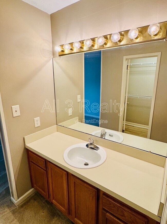 Building Photo - 6008 Woodrun Ct