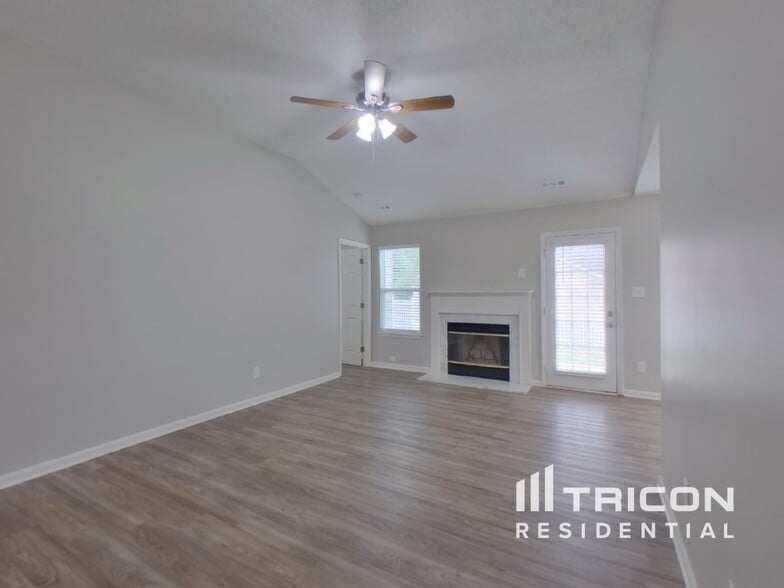 Building Photo - 1707 Gordon Walters Dr