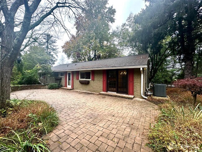 Building Photo - 1 High Acres Dr