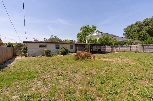 Building Photo - 2101 Oakhurst Ave