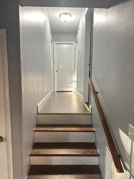 Building Photo - 4045 Brookcrest Dr