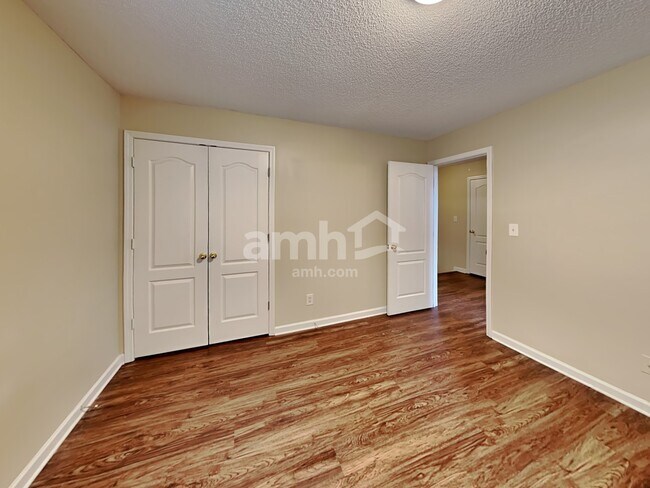 Building Photo - 230 Hunters Chase
