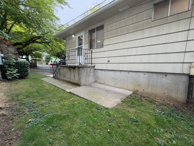 Building Photo - Brooklyn Excellence-2 Bed Duplex Unit