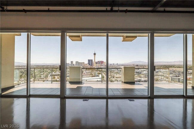 Building Photo - 900 S Las Vegas Blvd
