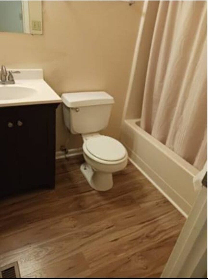 Building Photo - 1346 Bradley Dr