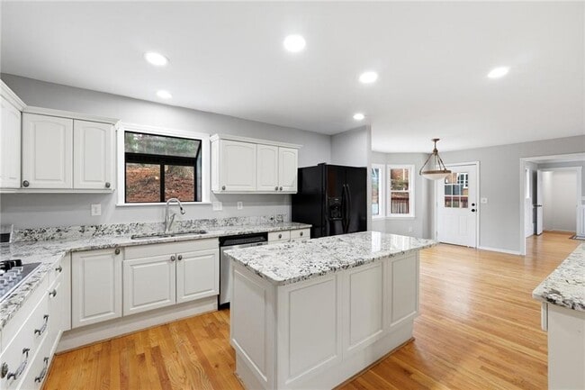 Building Photo - 220 Clipper Bay Dr