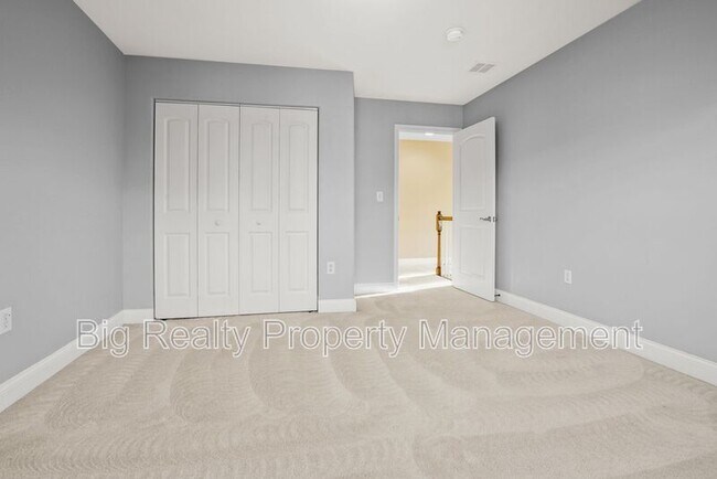 Building Photo - 2105 Eastport Way