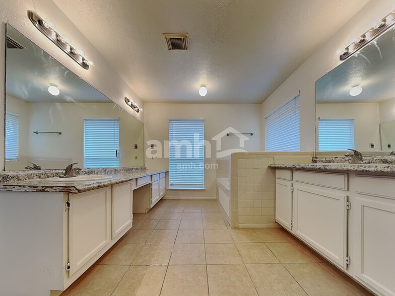 Building Photo - 10611 Alderford Ct