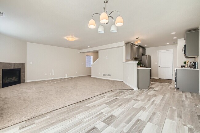 Building Photo - 3 bedroom - Date St