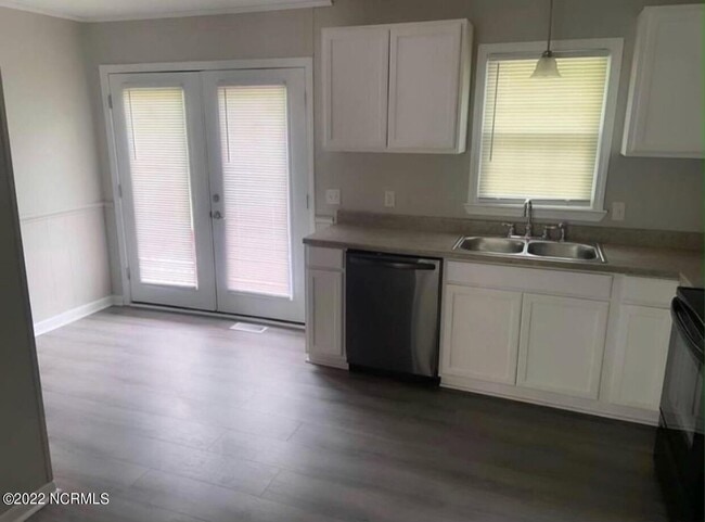 Building Photo - 303a Alice Dr