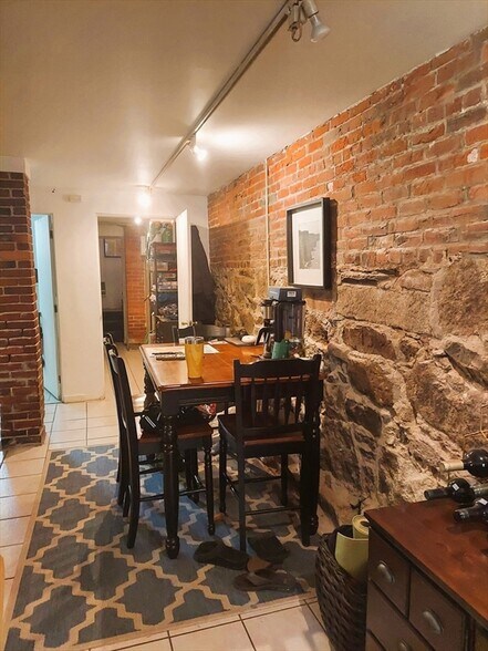 Building Photo - 63 Chandler St