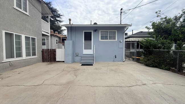 Building Photo - 4112 W Victory Blvd