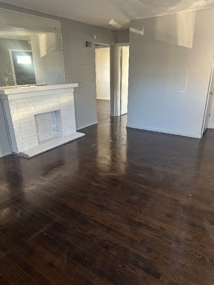 Building Photo - 458 Plaza Ave