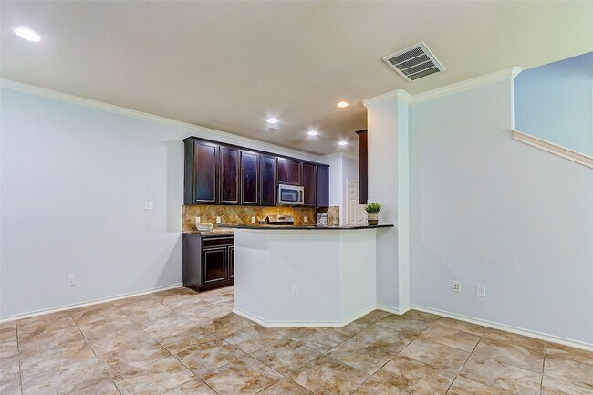 Building Photo - 6451 Calgary Woods Ln
