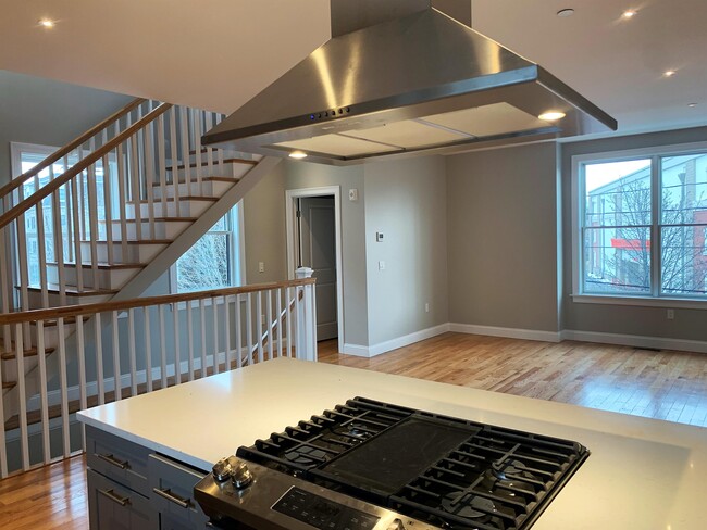 Building Photo - 11 Goodhue St