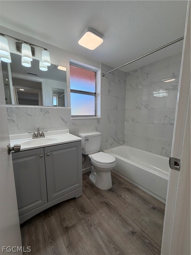 Building Photo - 606 SE 6th St