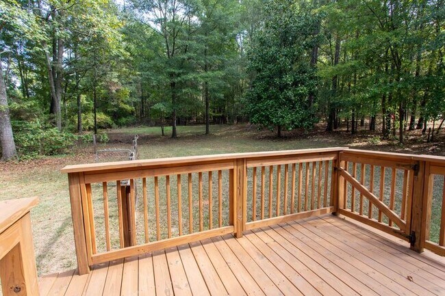 Building Photo - 321 Oak Meadows Dr