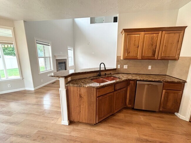 Building Photo - Spacious Saddlebrook Home with Bonus Room, Office & No Rear Neighbors