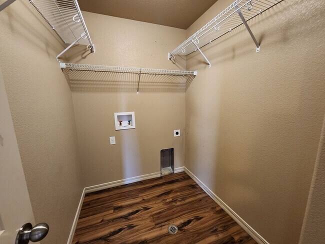 Building Photo - Stunning 4 Bed 3 Bath Home Near Peterson A...