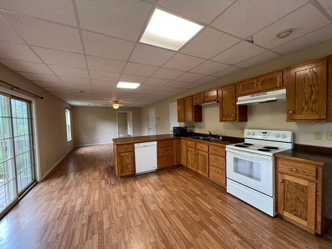 Building Photo - 5Br Basement Home