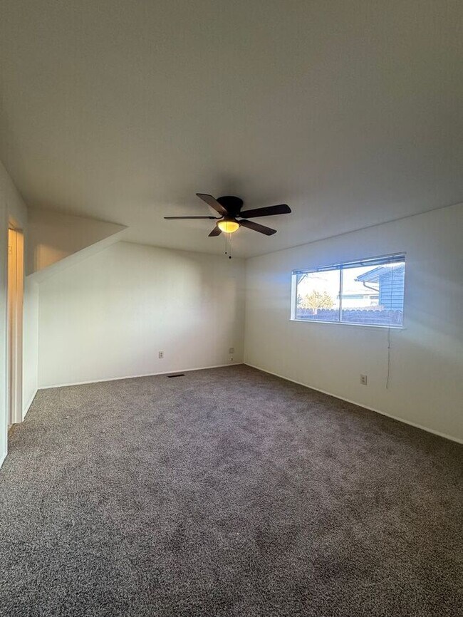 Building Photo - Spacious 5 Bedroom Home in NW Reno with 2 Primary Suites