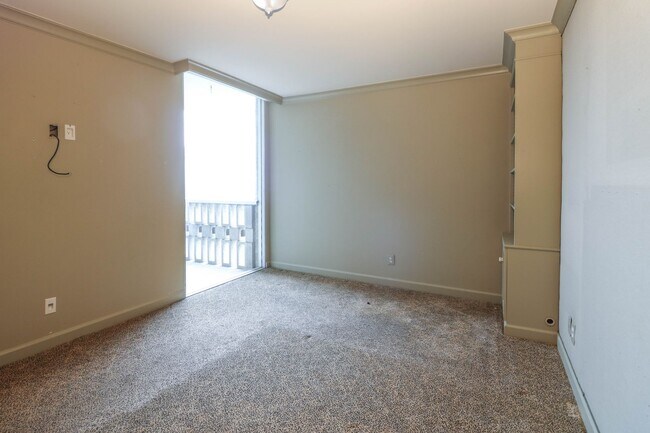 Building Photo - Liberty Towers condo