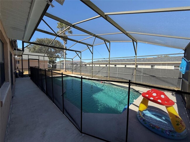 Building Photo - 227 Burning Tree Dr