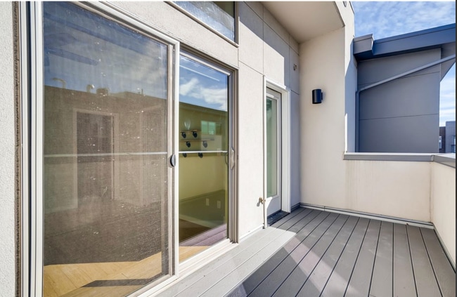 Building Photo - 2331 Glenarm Pl