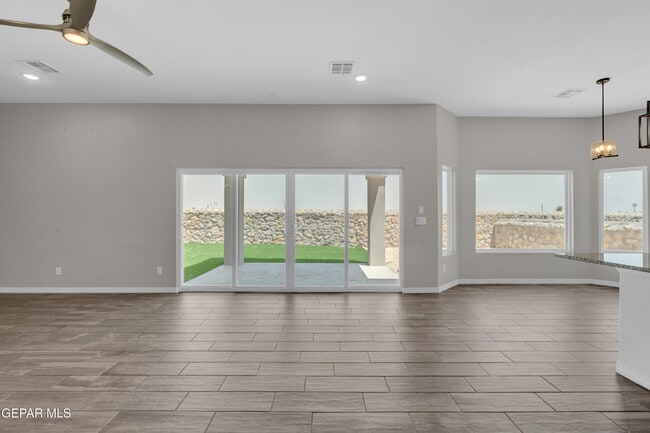 Building Photo - 544 La Entrada Cir