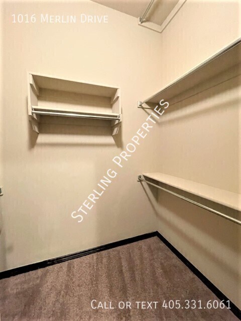 Building Photo - 1016 Merlin Dr