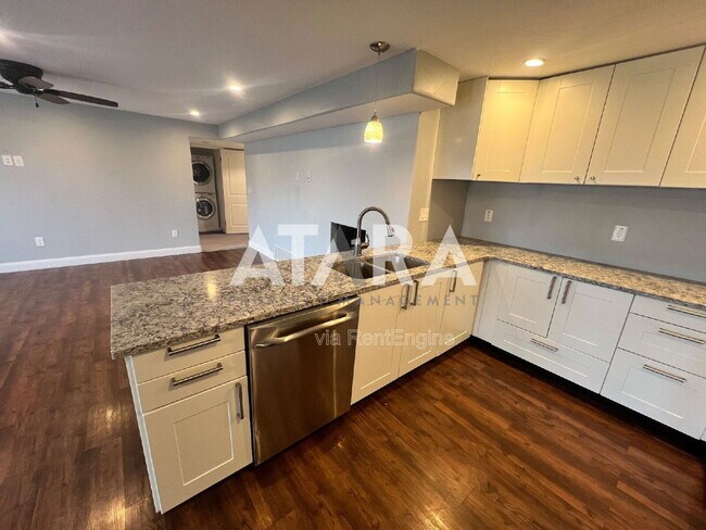 Building Photo - 258 Kestrel Dr