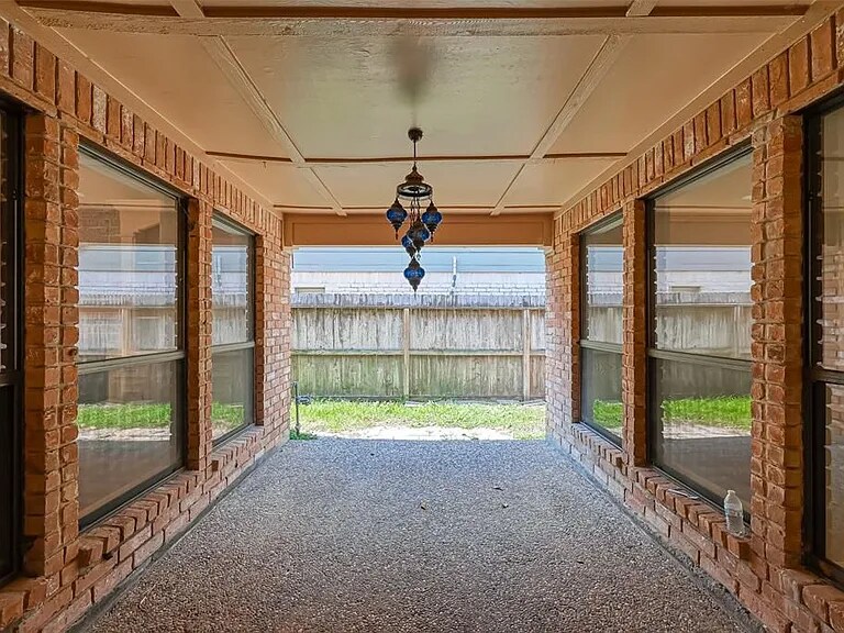 Building Photo - 911 Montview Dr