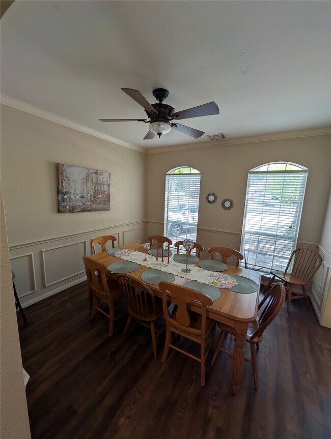 Building Photo - 130 Songful Woods Pl