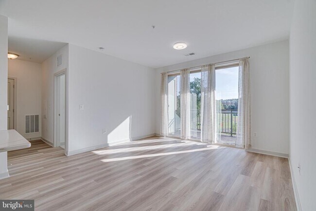 Building Photo - 10755 Fairgrounds Dr