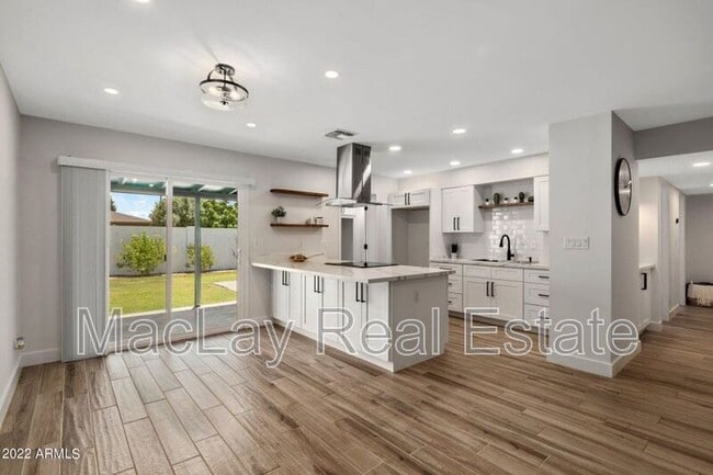 Building Photo - 409 N Arrowhead Dr