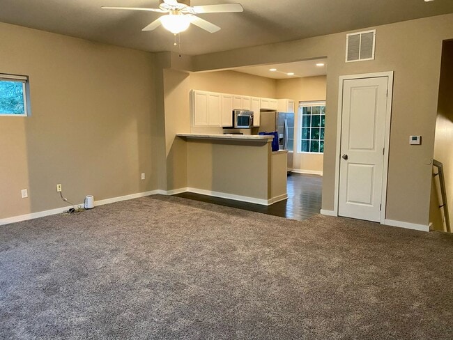 Building Photo - Sublease - 3 Bedroom Ankeny Townhome Avail...