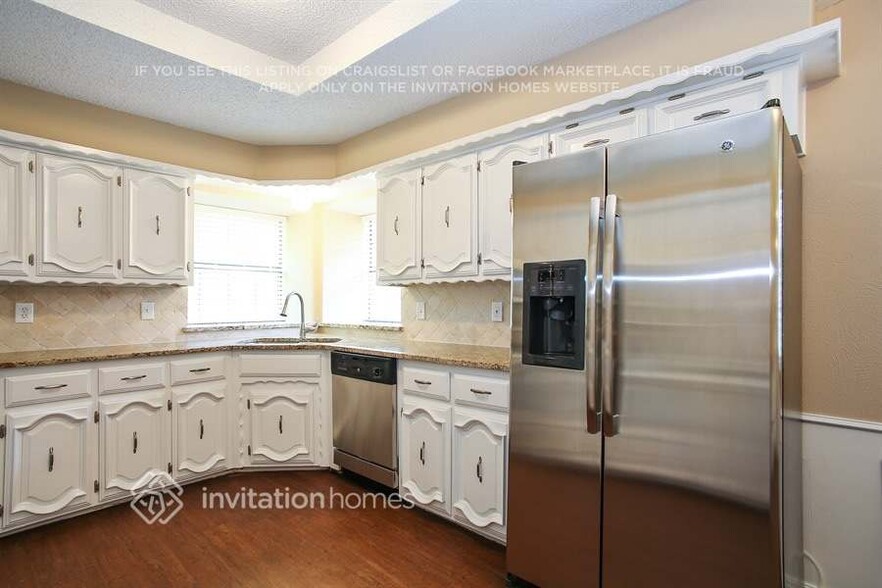 Building Photo - 1409 Carriage Ln