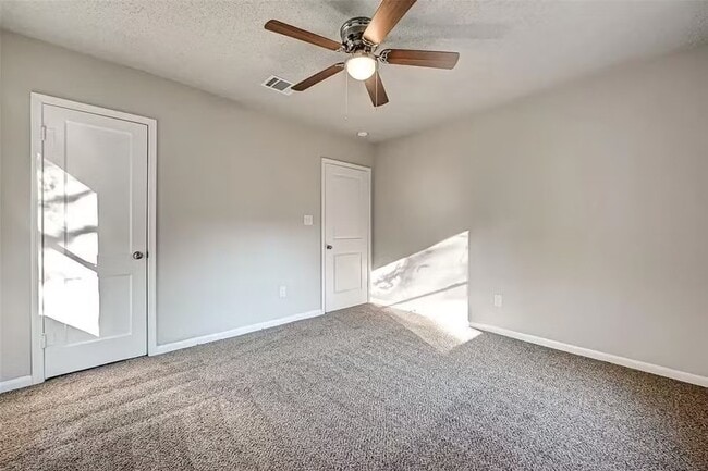 Building Photo - 515 Bluebonnet Dr