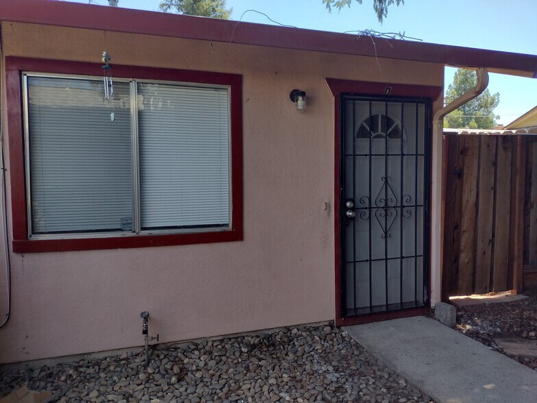 Primary Photo - 220 Floyd Ave