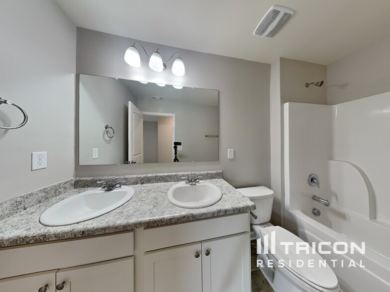 Building Photo - 5580 Foxglove Wy